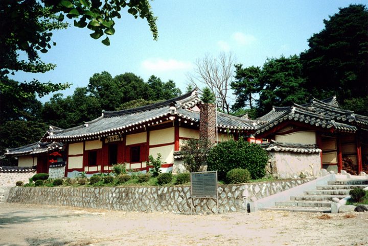 청주 주성강당