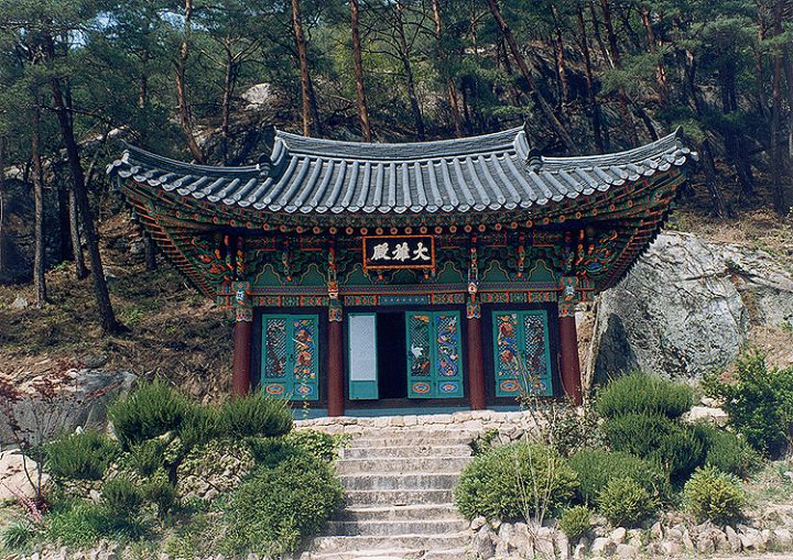 괴산 채운암 대웅전