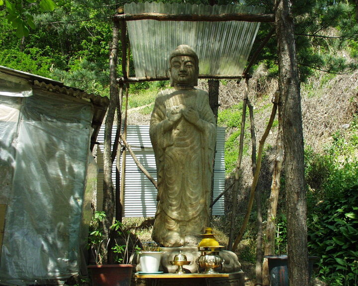 청주 목우사지 석조여래입상