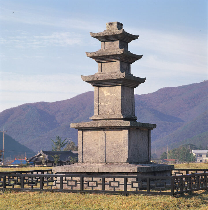 보령 성주사지 서 삼층석탑
