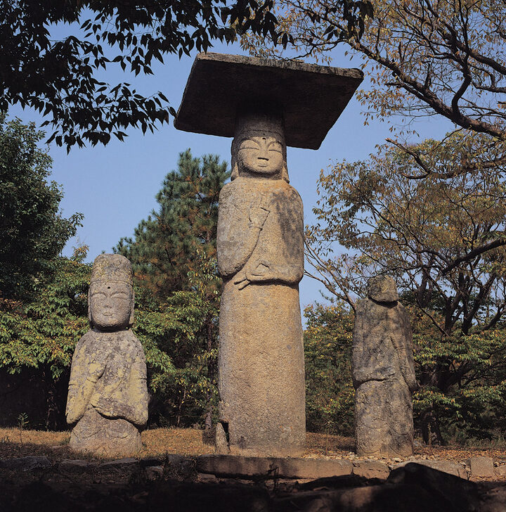 당진 안국사지 석조여래삼존입상