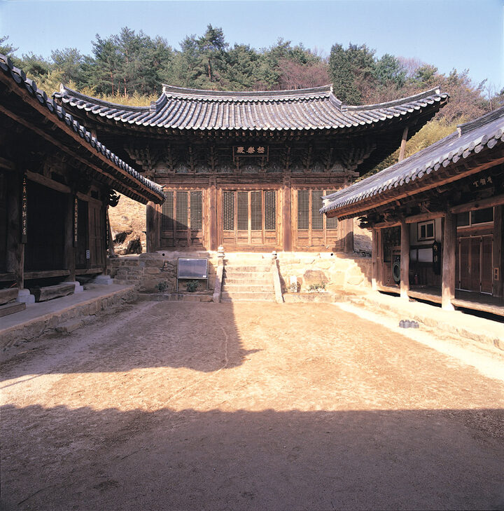 영천 은해사 백흥암 극락전