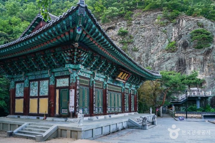 군위_군위 아미타여래삼존 석굴 (1)