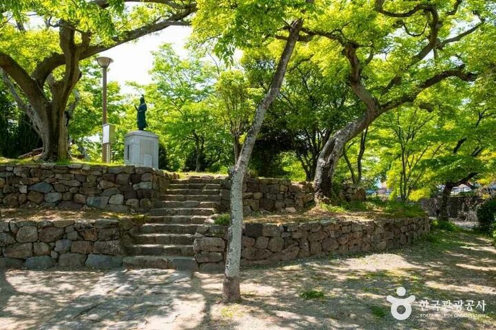 경남_사천_대방진굴항_외부_6.jpg
