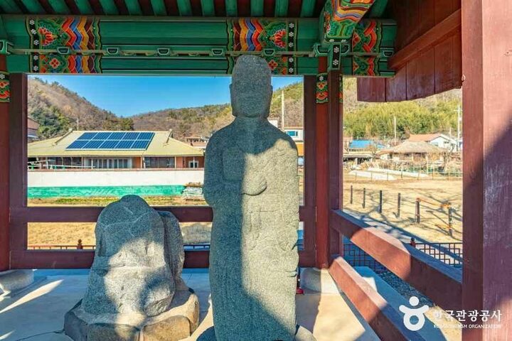 함안_함안 대산리 석조삼존상 (3).jpg