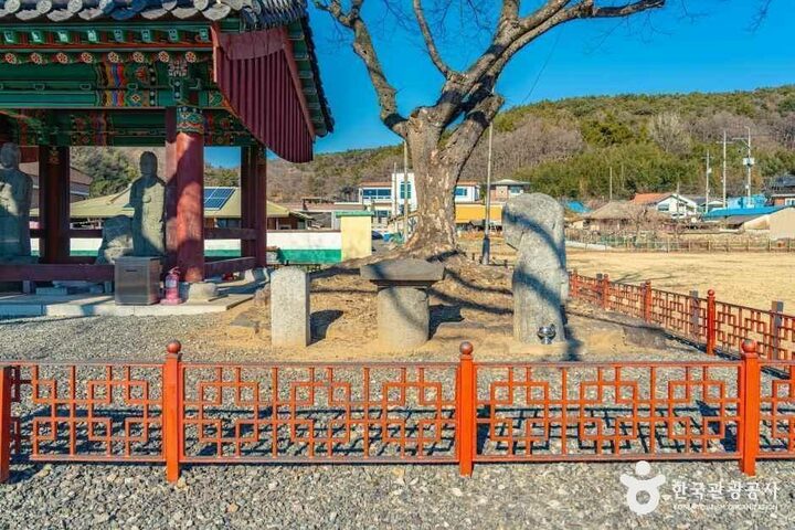함안_함안 대산리 석조삼존상 (4).jpg