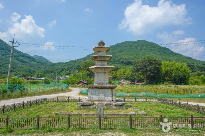 산청_산청 단속사지 동 삼층석탑 (4)