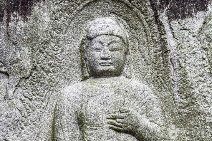 경북_경주_경주 율동 마애여래삼존입상 (9)