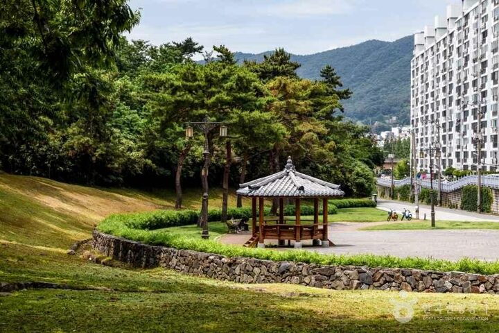 경남_김해_김해구지봉_외부_2-2.jpg