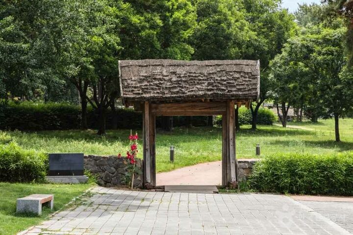 경남_김해_김해구지봉_외부_1-1.jpg