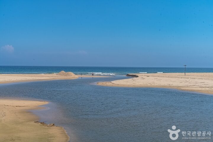 화진포(강원평화지역 국가지질공원)14_금구교에서 바라본 동해