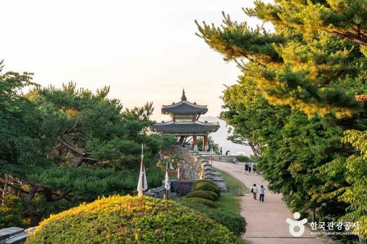 경기_수원_화성행궁_외부_04.jpg