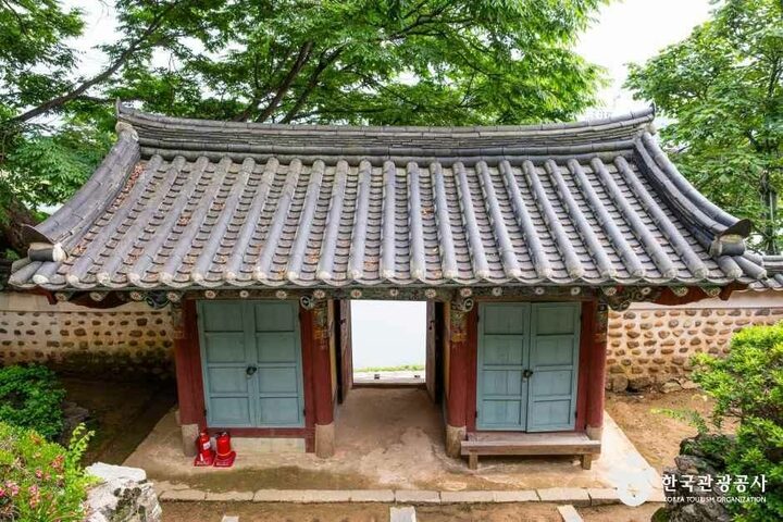 경남_밀양_아랑각_외부_3.jpg