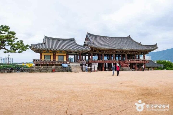 경남_밀양_영남루_외부_2.jpg
