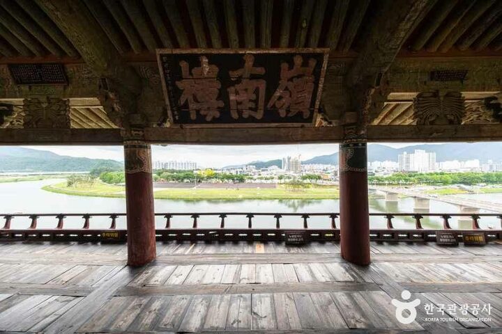 경남_밀양_영남루_외부_5.jpg