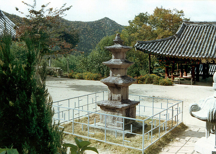 용연사삼층석탑