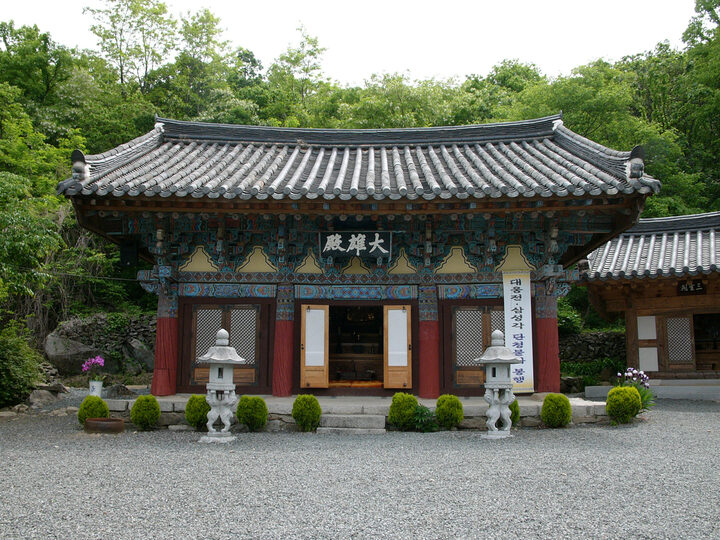 소재사 대웅전 전경