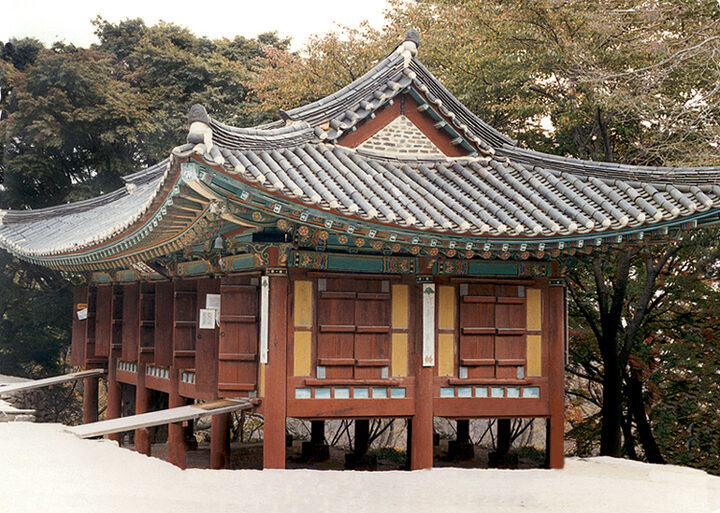 전등사대조루측면