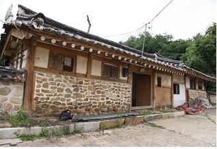 경은부원군 김주신이 아버지 김일진을 기리기 위해 건립한 재실