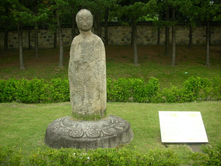 강릉석불여래입상