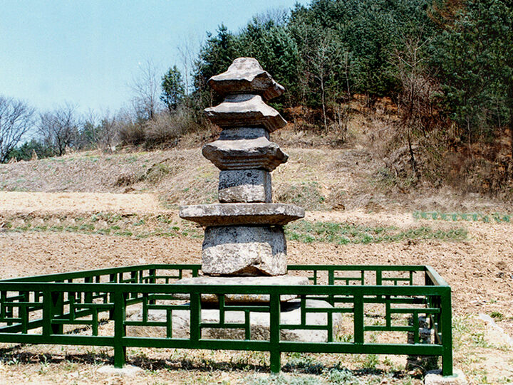 홍천양덕원삼층석탑전경