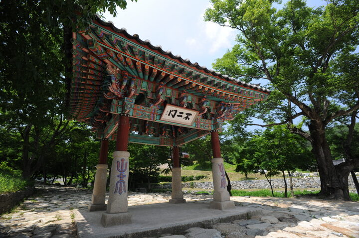 건봉사불이문 (촬영:문화재청)