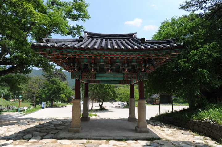 건봉사불이문 (촬영:문화재청)
