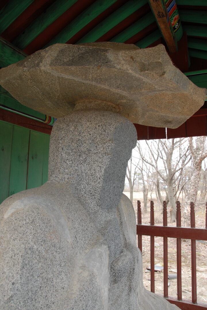 강릉굴산사지석불좌상 (촬영:문화재청)