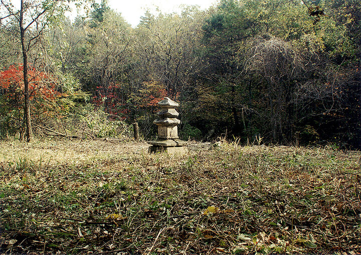 속초노학동삼층석탑(원경)
