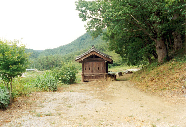 영월보덕사해우소전경