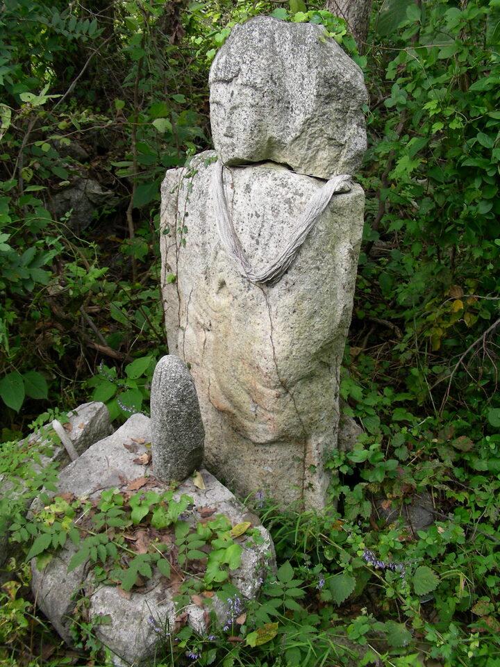 삼척임원리석불입상(삼척시청)