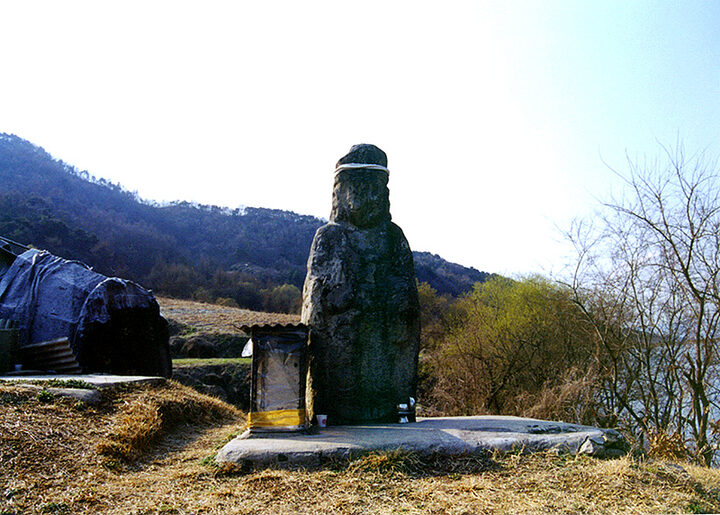 괴산율리석조관음보살입상