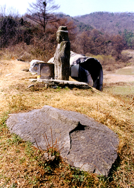 괴산율리석조관음보살입상