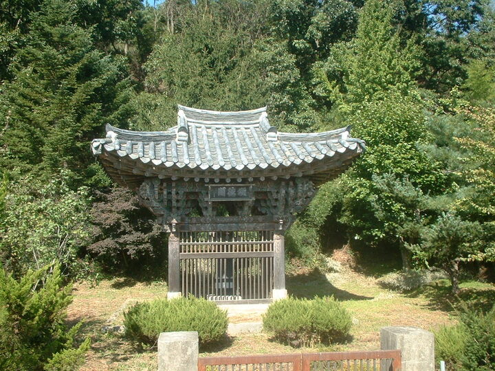 송덕비 전경