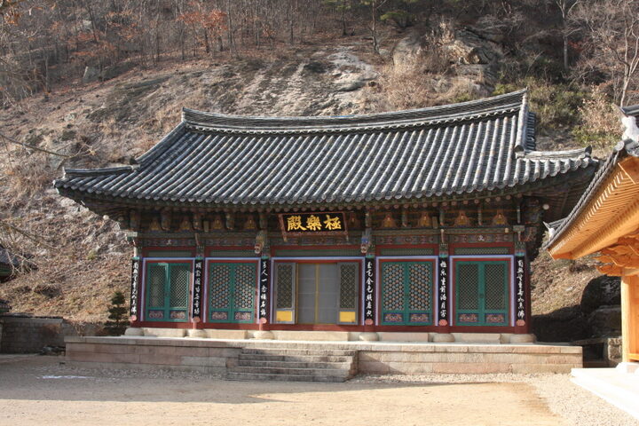 수정암 극락보전(법당 내에 봉안되어 있음)