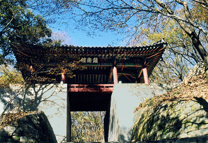 공산성진남루
