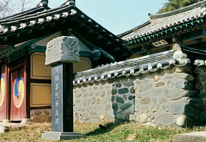 충절사좌측