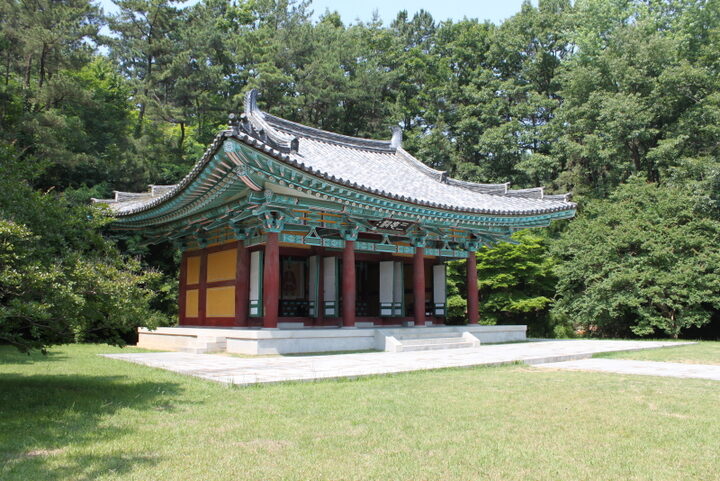 삼충사