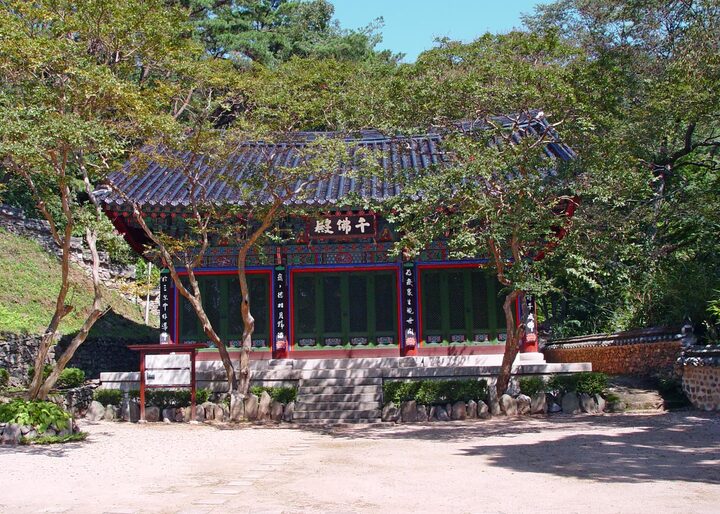 향천사천불전