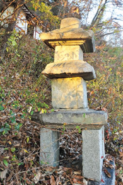 장복리삼층석탑 측면