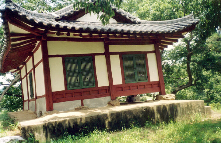 측면(서쪽)
