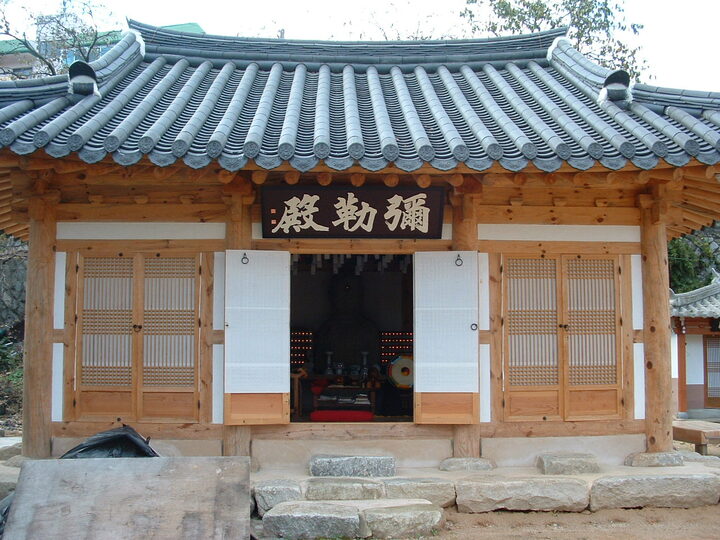 인후동석불입상