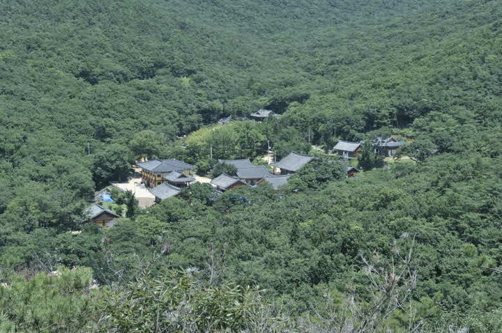 흥국사 전경