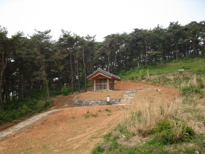 이란묘비(전경)20120517유성원