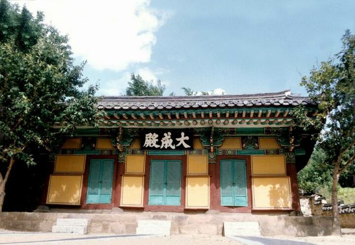 연일향교대성전정면