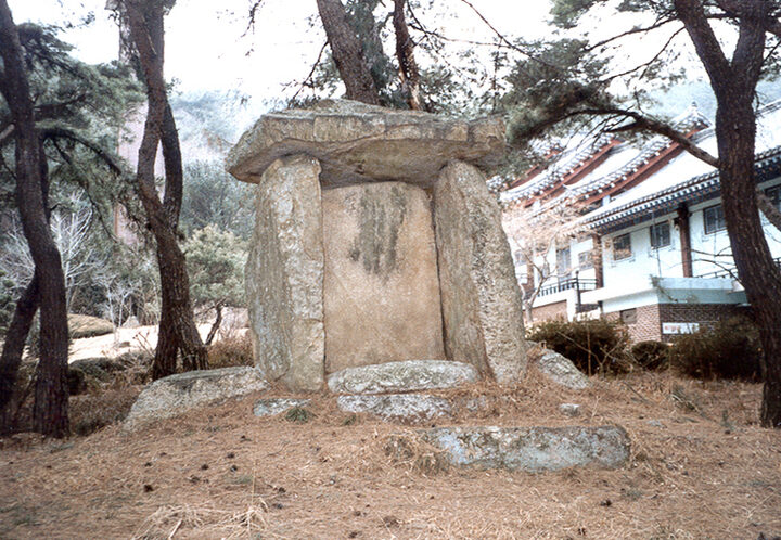 경주남산동석조감실