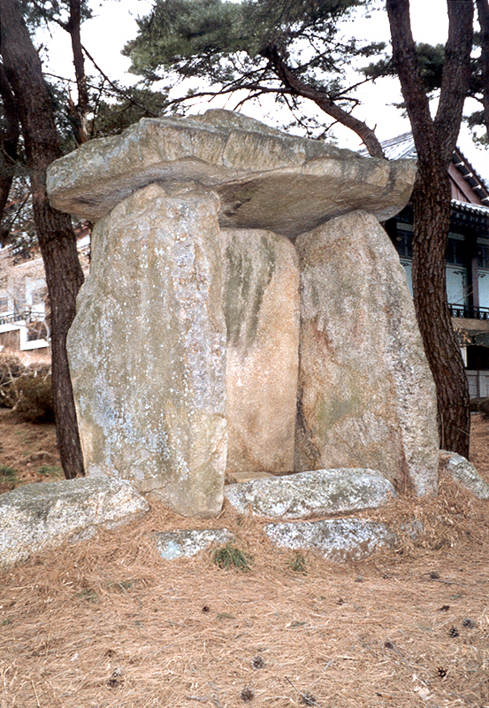 경주남산동석조감실