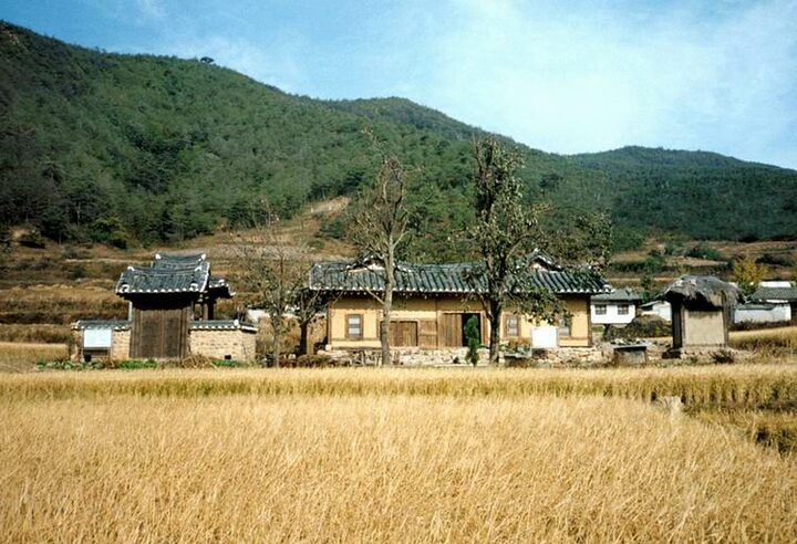 운천재사전경