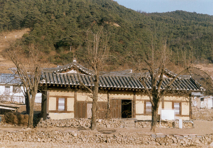 운천재사정면