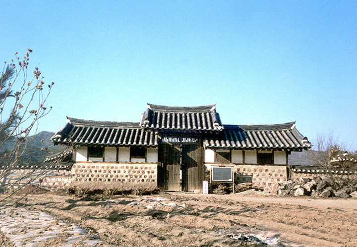 수애당정면